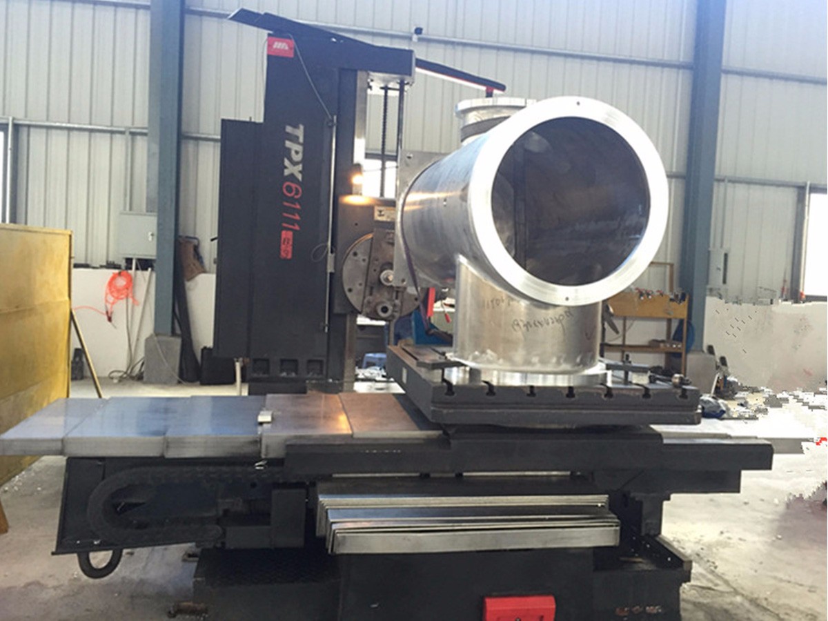 Digital horizontal boring and milling machine